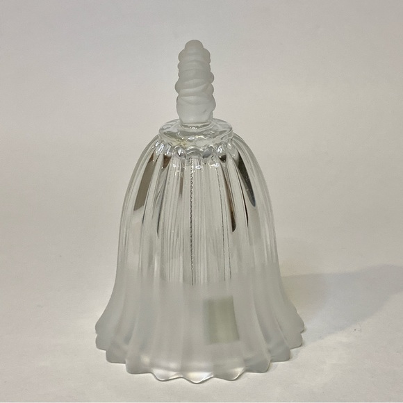 Mikasa Frosted Wreath Handle Bell Christmas Ribbed Body Crystal Glass Holiday - Picture 4 of 9